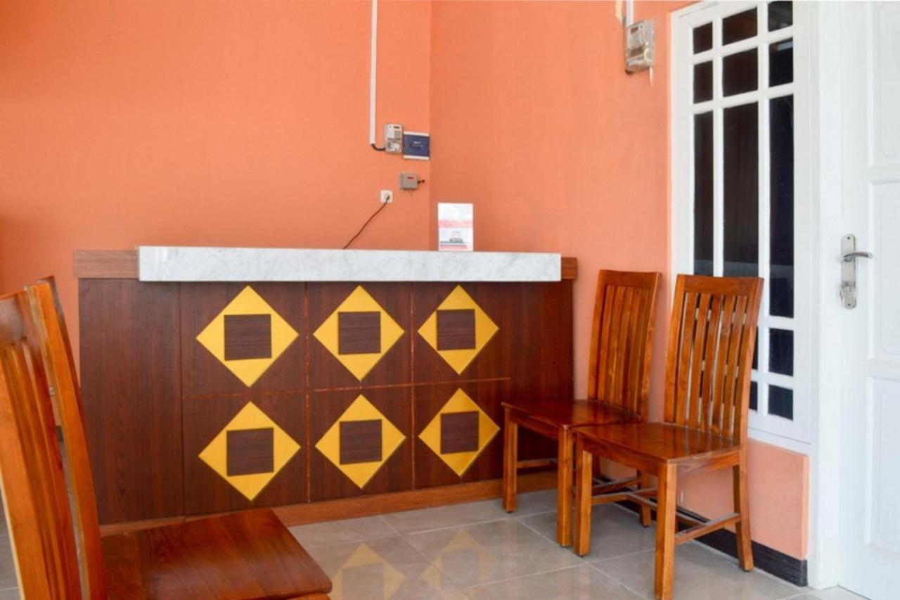 Reddoorz Near Sam Poo Kong 2 Hotel Semarang Exterior photo